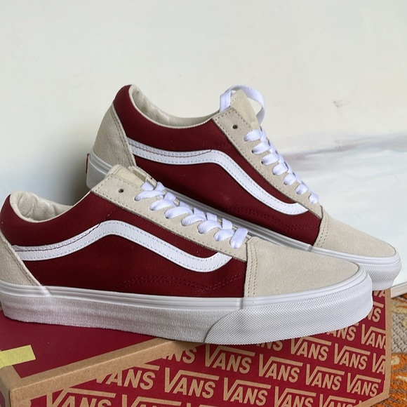 Vans WMNS Old Skool
Canvas/Suede Fired Brick
VN0007NTZHG
Sneakers - Picture 10 of 16